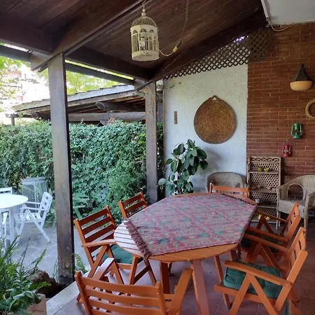 On The Edge Of Town Villa Rome