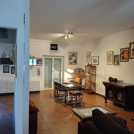 On The Edge Of Town Rom