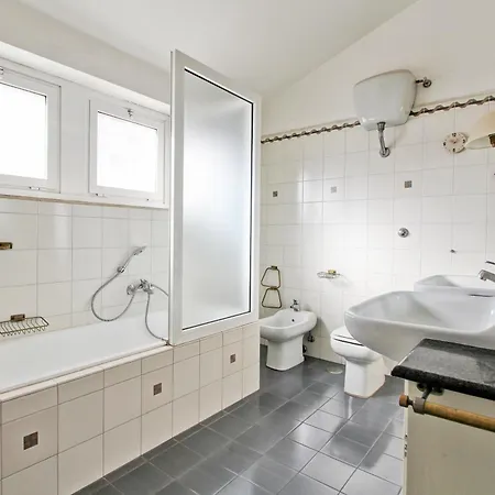 Villa On The Edge Of Town Rom