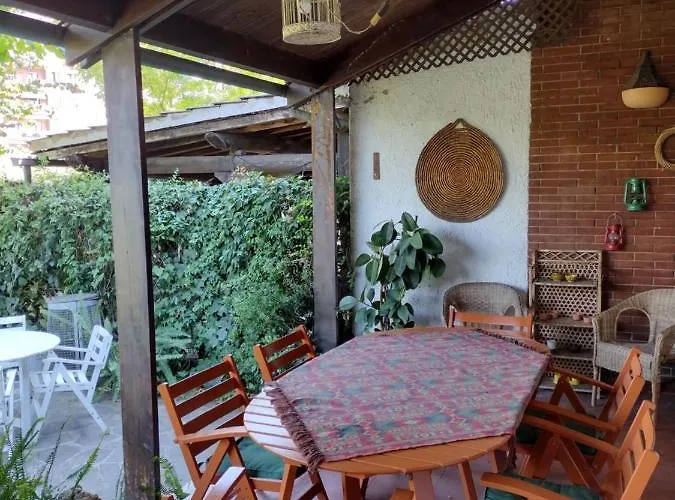 On The Edge Of Town ヴィラ ローマ