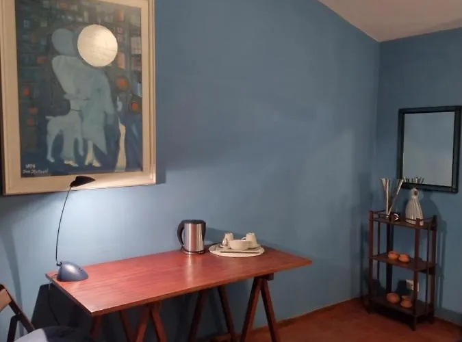 ヴィラ On The Edge Of Town *