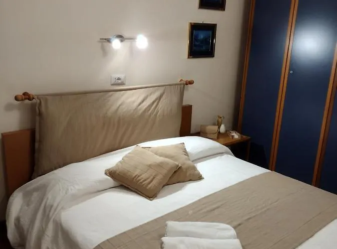 On The Edge Of Town ヴィラ ローマ