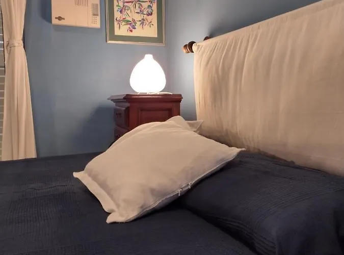 ヴィラ On The Edge Of Town *