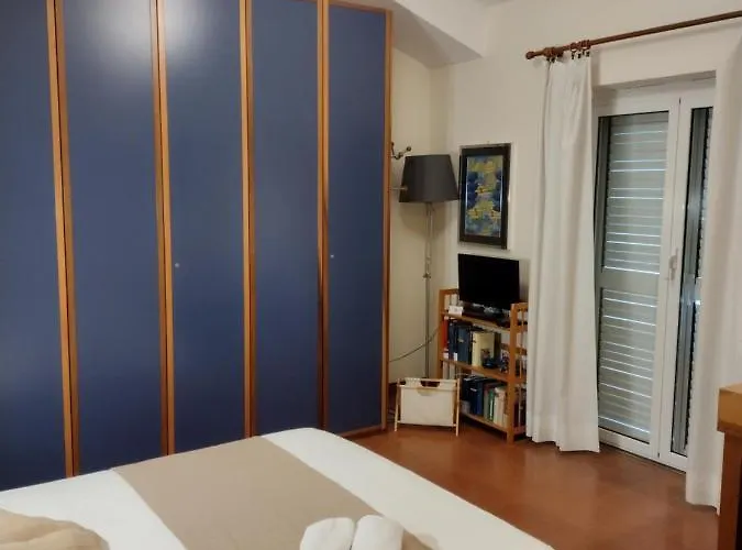 ヴィラ On The Edge Of Town *