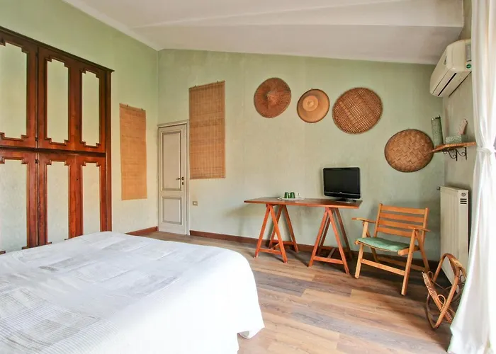 ヴィラ On The Edge Of Town *