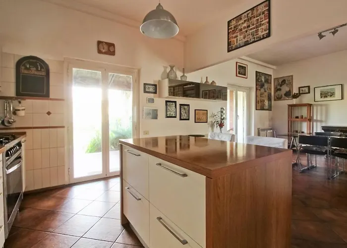 On The Edge Of Town ローマ