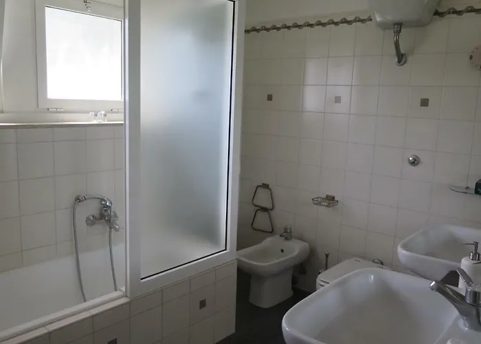 ヴィラ On The Edge Of Town