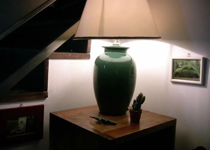 On The Edge Of Town ヴィラ ローマ