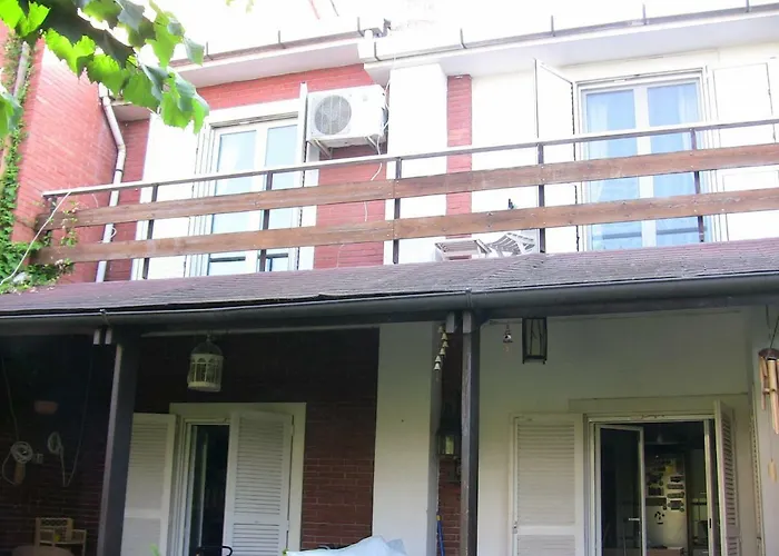 ヴィラ On The Edge Of Town *