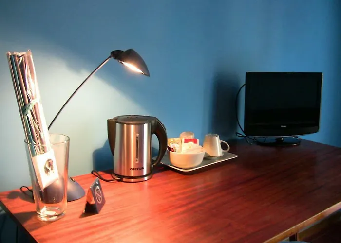 On The Edge Of Town ローマ