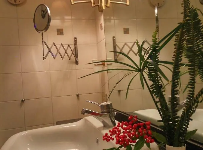 On The Edge Of Town ローマ